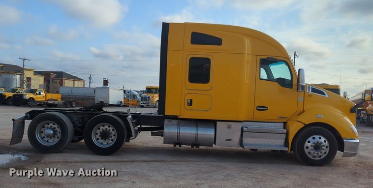 image for item OD9267 2019 Kenworth  T680 semi truck