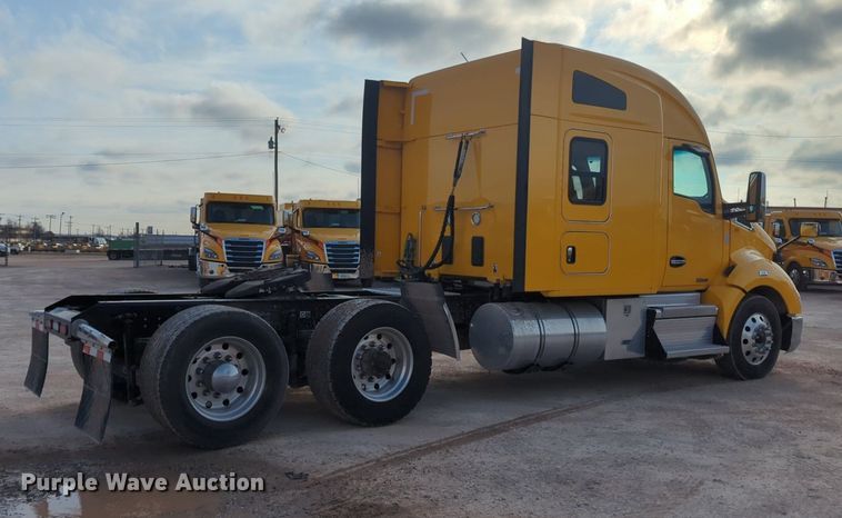 image for item OD9267 2019 Kenworth  T680 semi truck