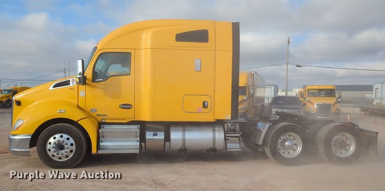 image for item OD9267 2019 Kenworth  T680 semi truck