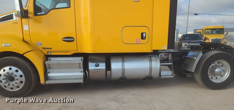 image for item OD9267 2019 Kenworth  T680 semi truck