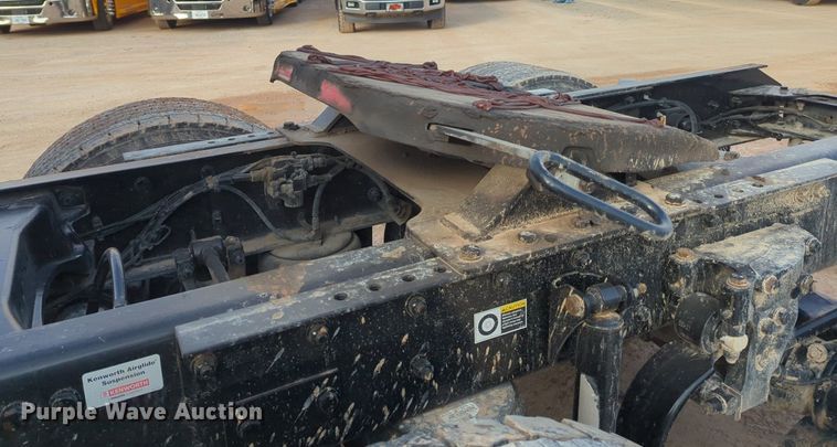 image for item OD9267 2019 Kenworth  T680 semi truck