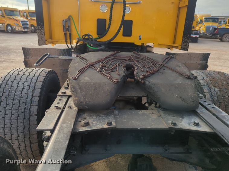 image for item OD9267 2019 Kenworth  T680 semi truck