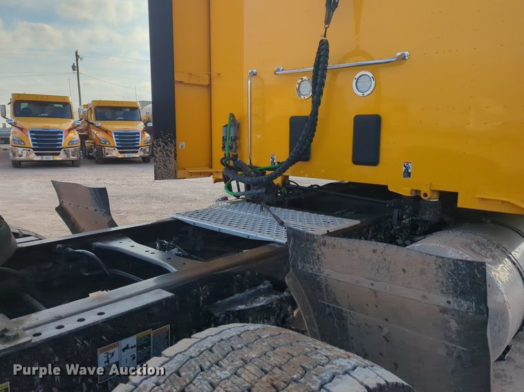 image for item OD9267 2019 Kenworth  T680 semi truck