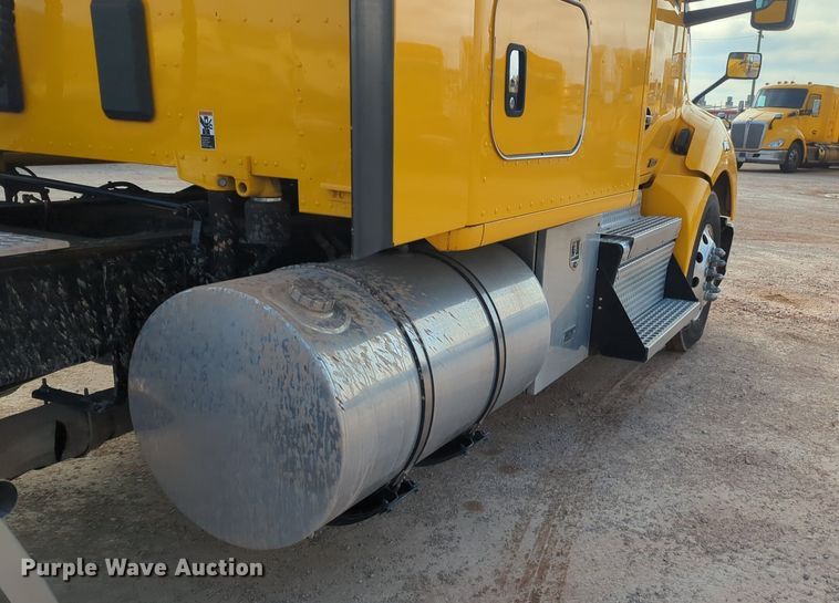 image for item OD9267 2019 Kenworth  T680 semi truck