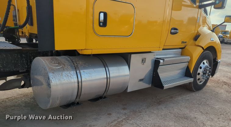 image for item OD9267 2019 Kenworth  T680 semi truck