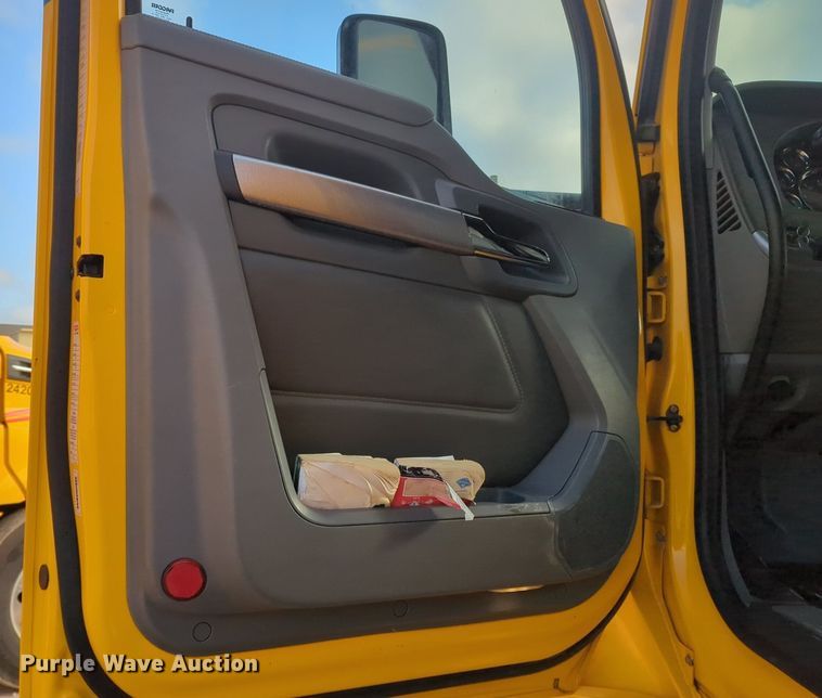 image for item OD9267 2019 Kenworth  T680 semi truck