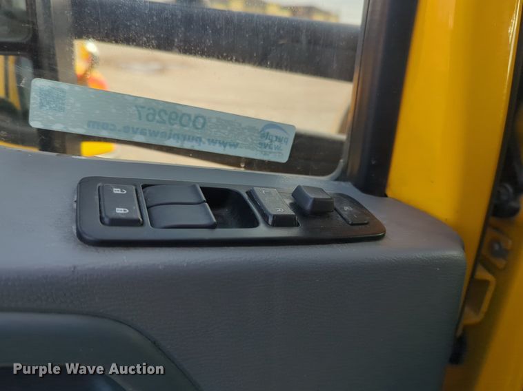 image for item OD9267 2019 Kenworth  T680 semi truck