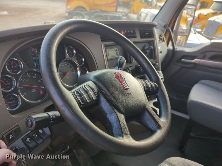 image for item OD9267 2019 Kenworth  T680 semi truck