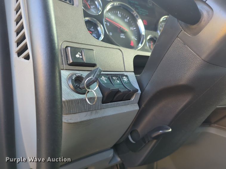 image for item OD9267 2019 Kenworth  T680 semi truck