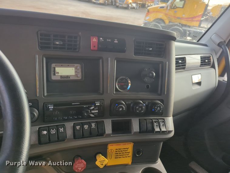 image for item OD9267 2019 Kenworth  T680 semi truck