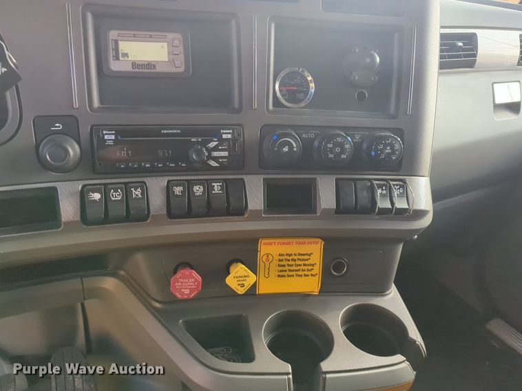 image for item OD9267 2019 Kenworth  T680 semi truck