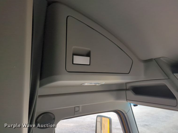 image for item OD9267 2019 Kenworth  T680 semi truck