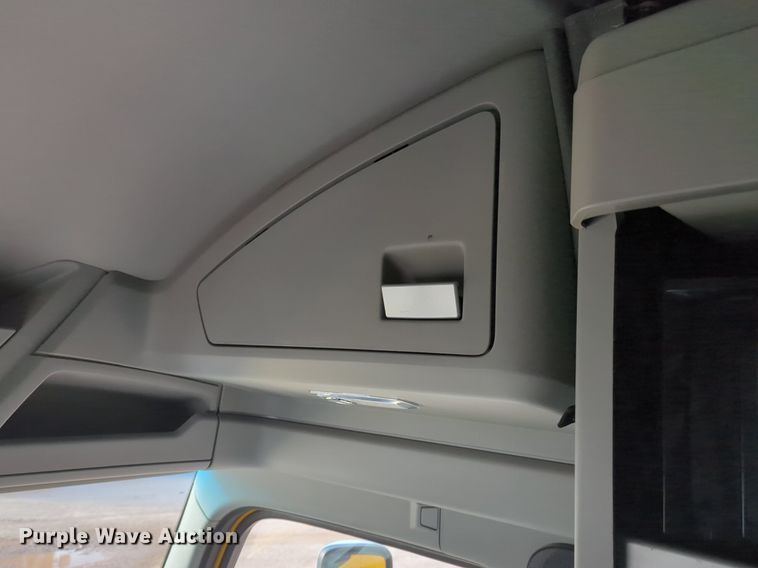 image for item OD9267 2019 Kenworth  T680 semi truck