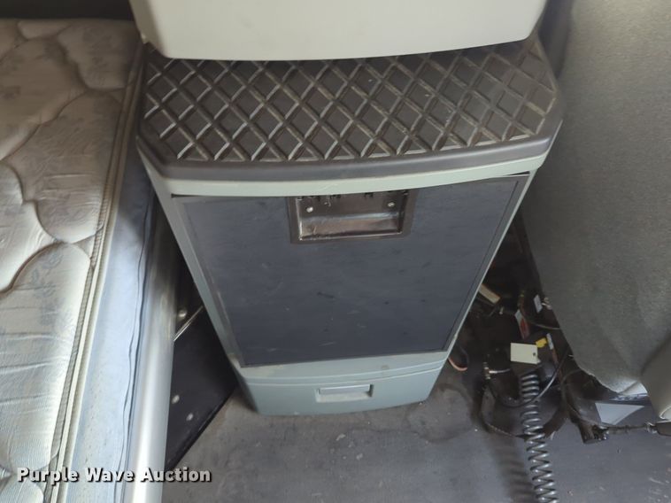 image for item OD9267 2019 Kenworth  T680 semi truck