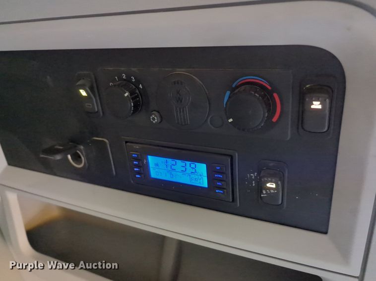 image for item OD9267 2019 Kenworth  T680 semi truck