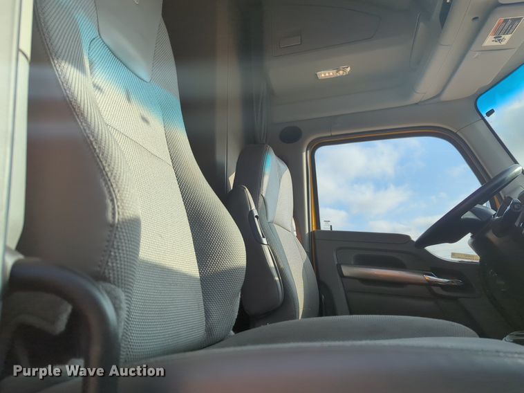 image for item OD9267 2019 Kenworth  T680 semi truck