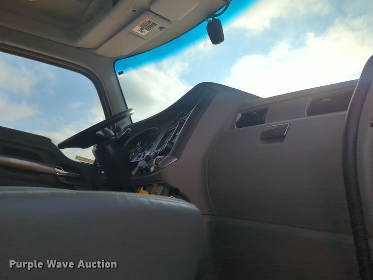 image for item OD9267 2019 Kenworth  T680 semi truck