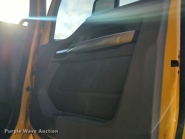 image for item OD9267 2019 Kenworth  T680 semi truck