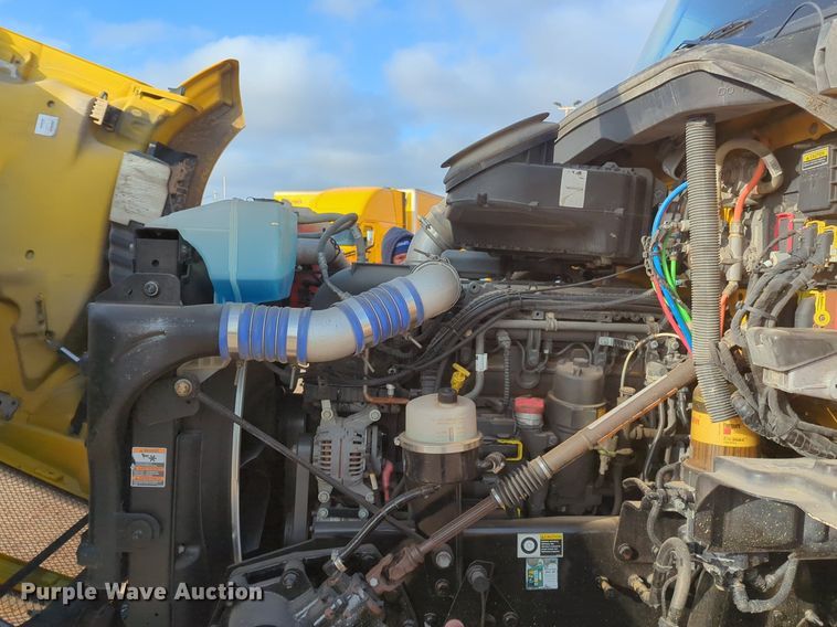 image for item OD9267 2019 Kenworth  T680 semi truck