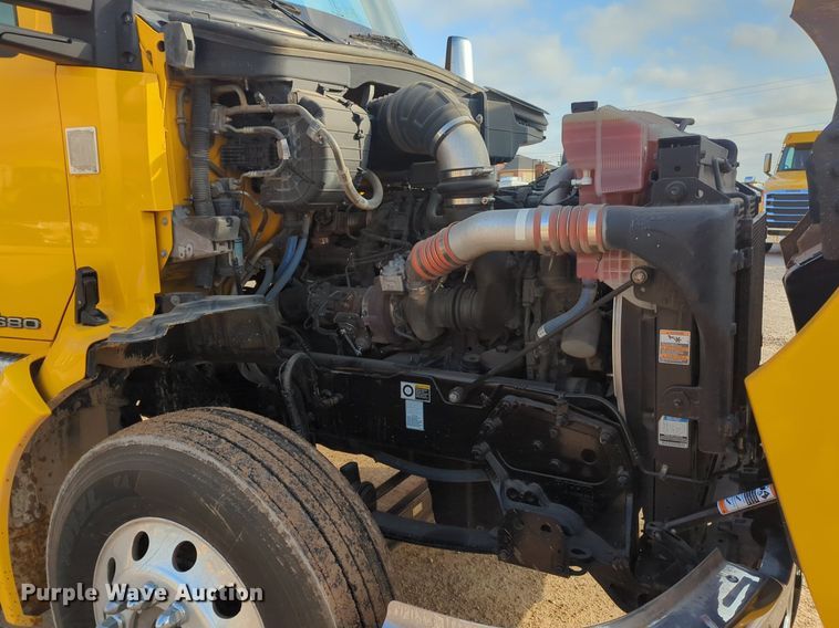 image for item OD9267 2019 Kenworth  T680 semi truck