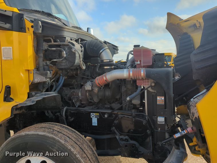 image for item OD9267 2019 Kenworth  T680 semi truck