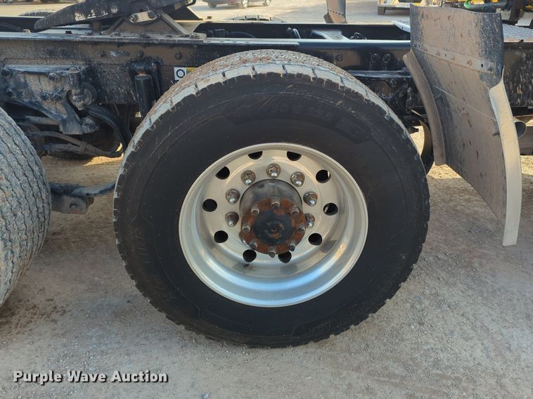 image for item OD9267 2019 Kenworth  T680 semi truck