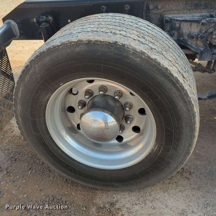 image for item OD9267 2019 Kenworth  T680 semi truck