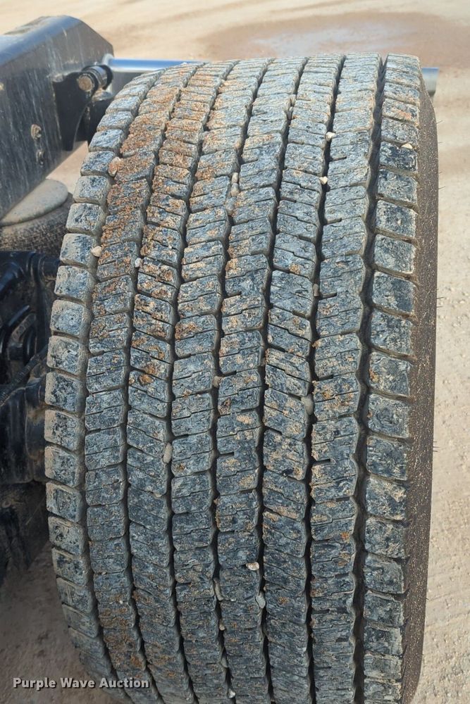 image for item OD9267 2019 Kenworth  T680 semi truck