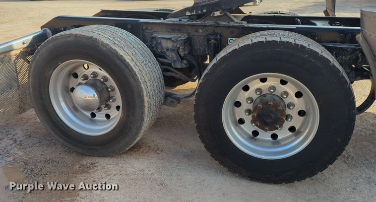 image for item OD9267 2019 Kenworth  T680 semi truck