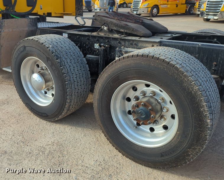 image for item OD9267 2019 Kenworth  T680 semi truck