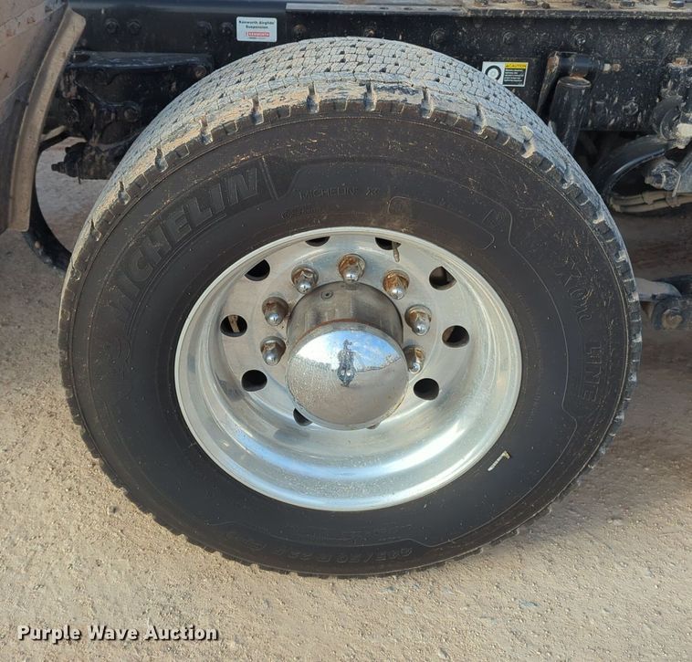 image for item OD9267 2019 Kenworth  T680 semi truck