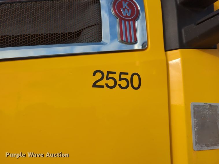 image for item OD9267 2019 Kenworth  T680 semi truck