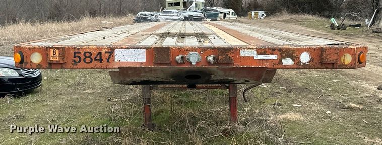 image for item OJ9534 1998 Lufkin  flatbed trailer