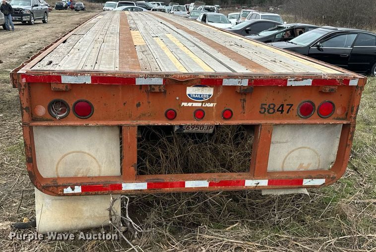 image for item OJ9534 1998 Lufkin  flatbed trailer