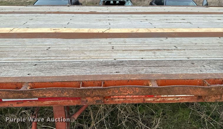 image for item OJ9534 1998 Lufkin  flatbed trailer