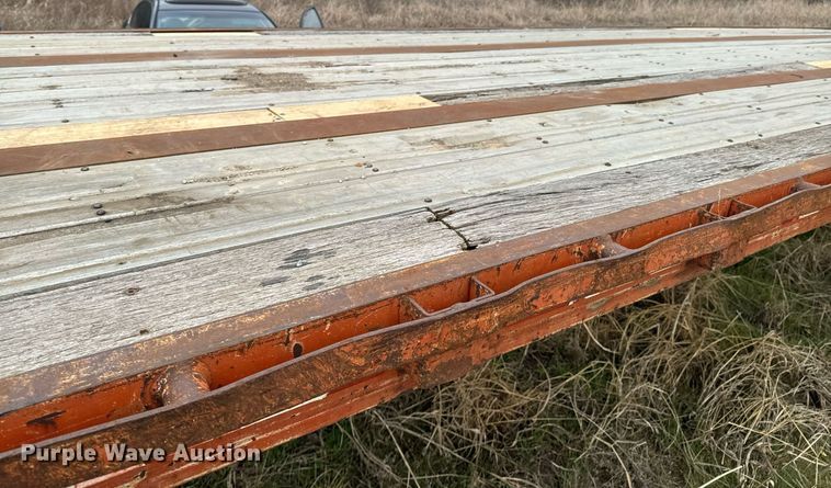 image for item OJ9534 1998 Lufkin  flatbed trailer