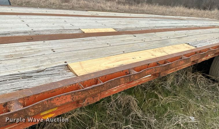 image for item OJ9534 1998 Lufkin  flatbed trailer