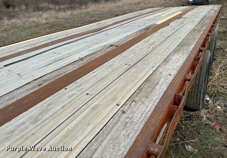 image for item OJ9534 1998 Lufkin  flatbed trailer