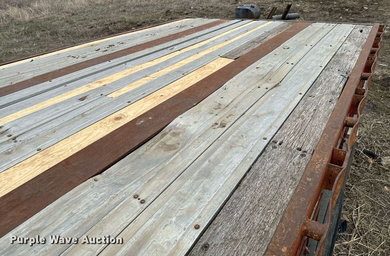 image for item OJ9534 1998 Lufkin  flatbed trailer