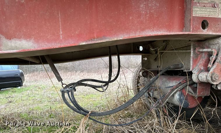 image for item OJ9534 1998 Lufkin  flatbed trailer