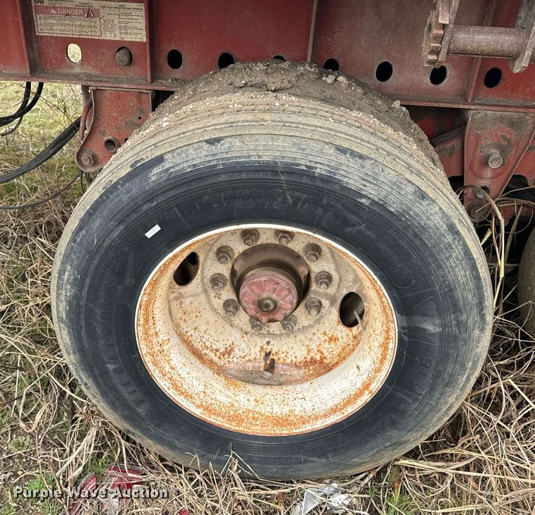 image for item OJ9534 1998 Lufkin  flatbed trailer