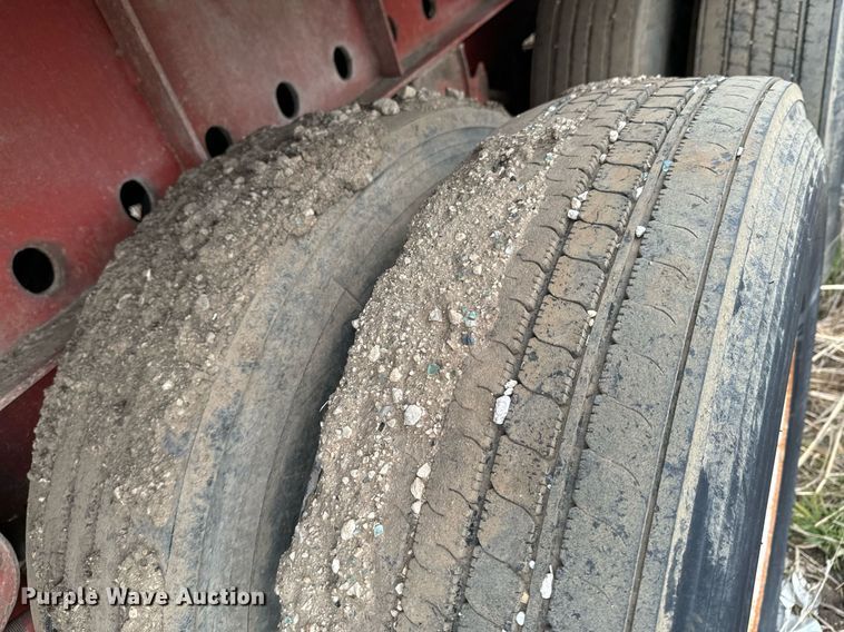 image for item OJ9534 1998 Lufkin  flatbed trailer