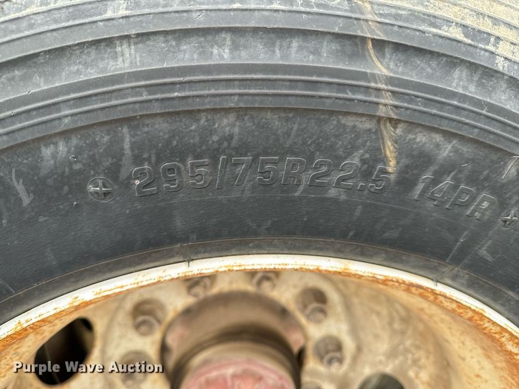 image for item OJ9534 1998 Lufkin  flatbed trailer