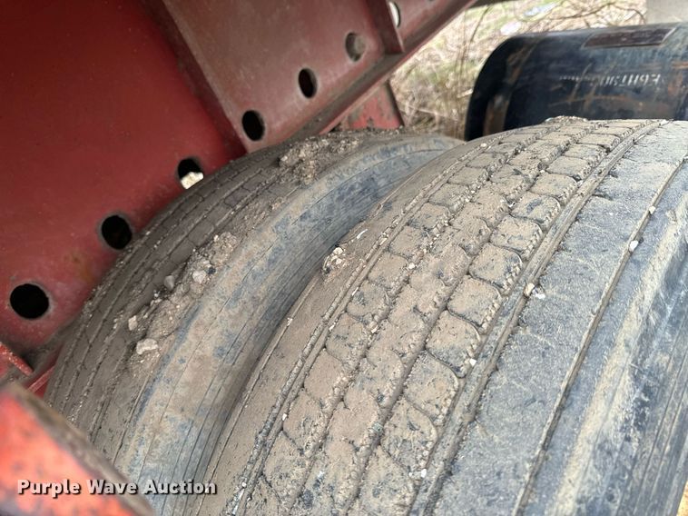 image for item OJ9534 1998 Lufkin  flatbed trailer