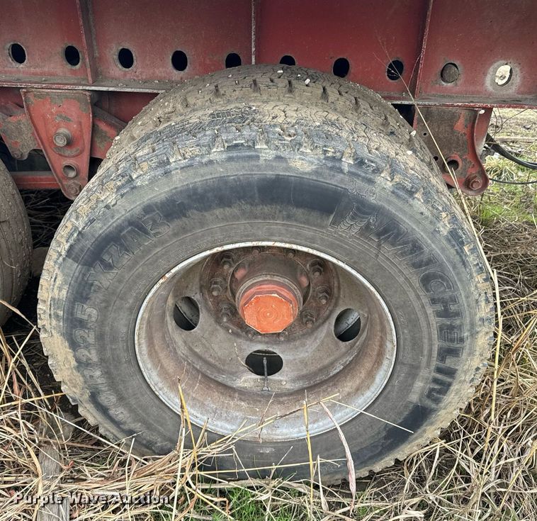 image for item OJ9534 1998 Lufkin  flatbed trailer