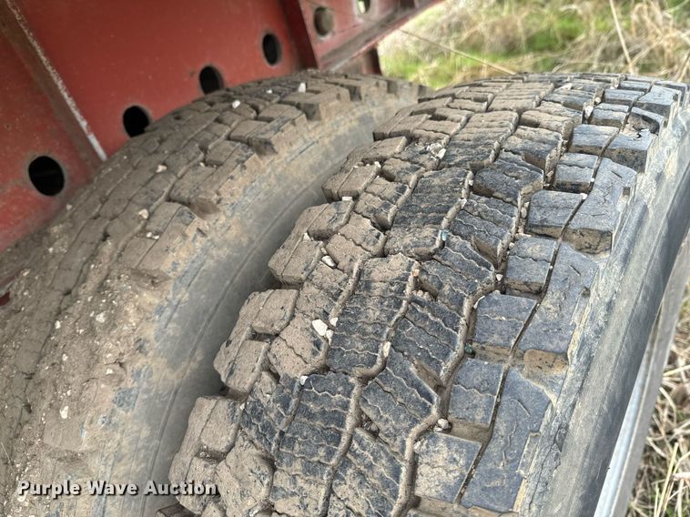 image for item OJ9534 1998 Lufkin  flatbed trailer