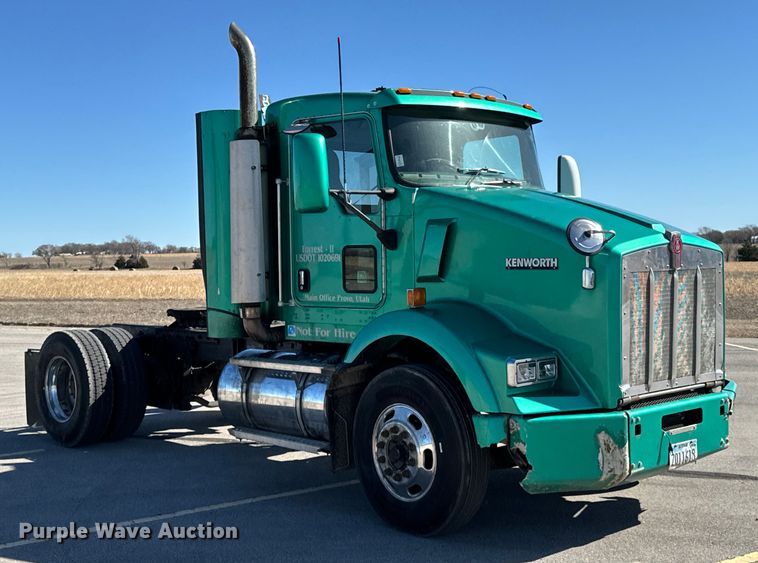image for item OJ9591 2004 Kenworth  T800 semi truck
