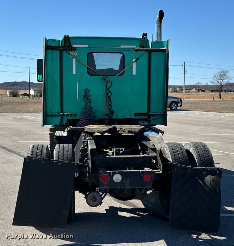 image for item OJ9591 2004 Kenworth  T800 semi truck