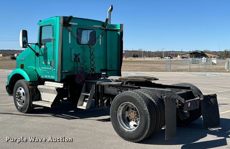 image for item OJ9591 2004 Kenworth  T800 semi truck