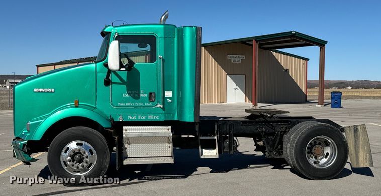 image for item OJ9591 2004 Kenworth  T800 semi truck